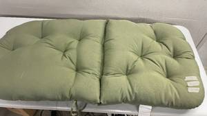 lot 141 image: Green Plow & Hearth Chair Hinged Cushion Top 28x24 Seat 22x24