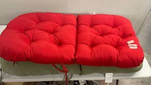 lot 142 image: Red Plow & Hearth Chair Hinged Cushion Top 28x24 Seat 22x24