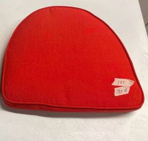 lot 144 image: Burgandy Plow & Hearth Chair Cushion 18x18