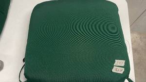 lot 147 image: Green Plow & Hearth Chair Cushion w Ties 18x18