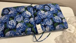 lot 154 image: Floral Blue Plow & Hearth Chair Cushion w Ties 19x36