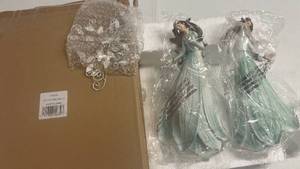 lot 198 image: Flower Angles Dcor (Set of 2)