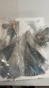 lot 199 image: Fairies Decor (Set of 2, 1 broken)