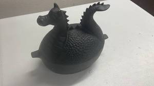 lot 202 image: Dragon Crock Pot Heavy