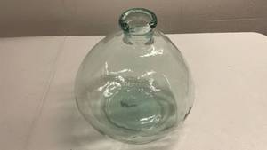 lot 207 image: Clear Glass Vase Approx 12x12