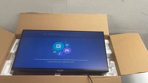 lot 218 image: Samsung m5 32 Smart Monitor with TV Apps (Netflix, Hulu, etc�) No Remote or Stand