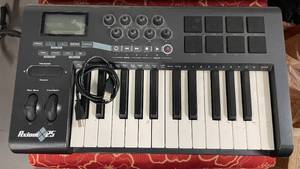 lot 228 image: M-Audio Axiom 25 Midi Keyboard w Drumpads (Works)