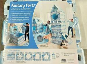 lot 278 image: Igloo Fantasy Fort 16-panels Kids Toy HearthSong