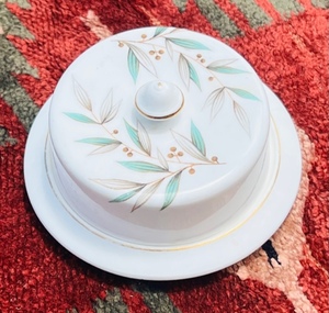 lot 64 image: Vintage Aynsley England Dome Covered Bone China Cheese Dish