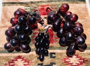 lot 65 image: Vintage Decorative Glass Grape Vines