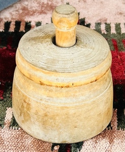 lot 77 image: Vintage Wooden Butter Mold  Press with Star-shaped Leaf Pattern