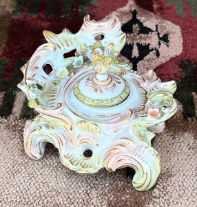 lot 84 image: Vintage Ornate Ink Well