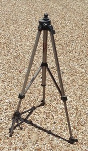 lot 52 image: TUNDRA TARGA MODEL 3 CAMERA TRI-POD