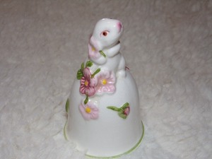 lot 99 image: 1984 AVON PORCELAIN RABBIT BELL