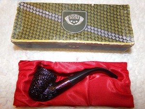 lot 100 image: VINTAGE BEPECK CARVED WOODEN PIPE wBOX