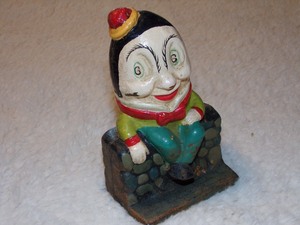 lot 112 image: ANTIQUE HUMPTY DUMPTY BANK