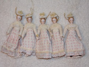 lot 117 image: 5 VINTAGE DOLLS - USED FOR CHRISTMAS ORNAMENTS&nbsp
