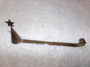 lot 128 image: VINTAGE METAL CANDLE SNUFFER