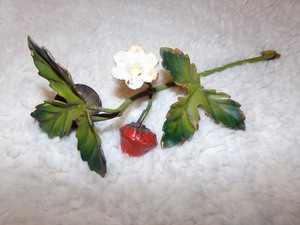 lot 130 image: VINTAGE FLORAL DECORATIVE METAL CANDLE SNUFFER - MADE IN ITALY
