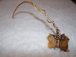 lot 134 image: VINTAGE BONSOIR 213 CANDLE SNUFFER - LEAF GOLD TONE