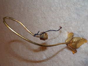 lot 136 image: VINTAGE GOLD TONE CANDLE SNUFFER