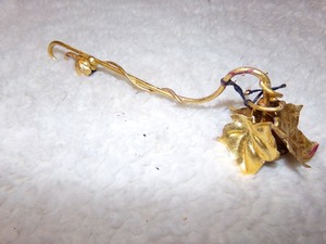 lot 142 image: VINTAGE BONSOIR 209 CANDLE SNUFFER