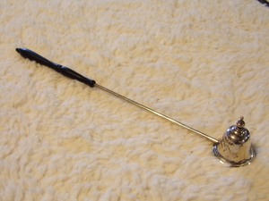 lot 145 image: VINTAGE GORMAN STERLING CANDLE SNUFFER