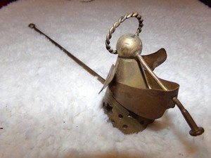 lot 148 image: VINTAGE ANGEL BLOWING TRUMPET CANDLE SNUFFER