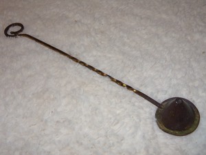 lot 152 image: VINTAGE HOOKED HANGING CANDLE SNUFFER