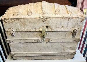 lot 4 image: Antique Wooden Steamer Trunk with Barrel Dome Top, c. late 1800s - early 1900s