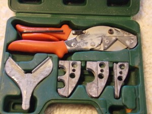 lot 162 image: HAND TRIMMER SET with CASE