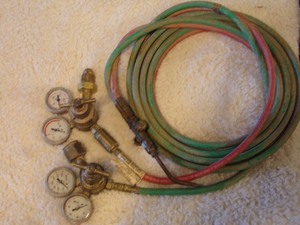 lot 7 image: VICTOR OXYGEN &amp ACETYLENE GAUGES with HOSE &amp BRAISING TORCH &nbspMODEL SR56054D
