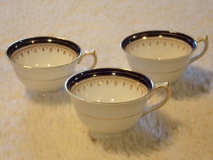 lot 164 image: 3 AYNSLEY FINE ENGLISH BONE CHINA LEIGHTON #1646