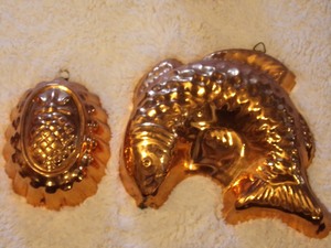 lot 169 image: VINTAGE COPPER JELLO MOLDS - FISH &amp PINEAPPLE