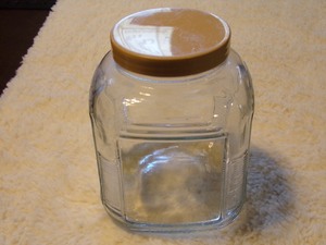 lot 172 image: VINTAGE LARGE 3LB GLASS COFFEE JAR wLID