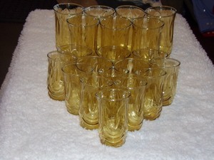 lot 173 image: 20 PIECE ANCHOR HOCKING COLONIAL TULIP AMBER GLASSES
