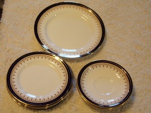 lot 179 image: 8 PIECE AYNSLEY FINE ENGLISH BONE CHINA PLATES LEIGHTON 1646
