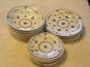 lot 180 image: SET OF 22 - DENMARK FURNIVALS LIMITED TRADEMARK ENGLAND PLATES