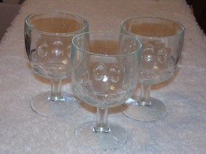lot 175 image: SET OF 3 VINTAGE GLASS THUMBPRINT GOBLETS - SCHOONERS THICK GLASS