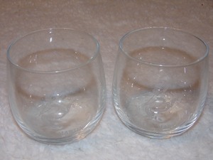 lot 192 image: REMY MARTIN FINE CHAMPAGNE COGNAC (Brandy Glass Etched Limited Edition)