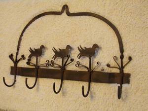 lot 45 image: Vintage Iron Bird Wall Rack With Hooks