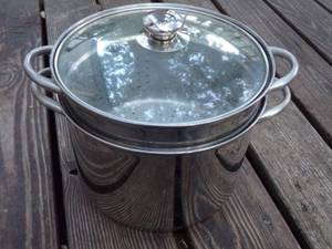 lot 217 image: Stock Pot With Strainer & Lid