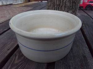 lot 228 image: Yesteryears Hand turned Pottery in Marshall Texas