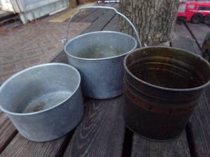 lot 229 image: Tin Metal Buckets & Brass Buckets