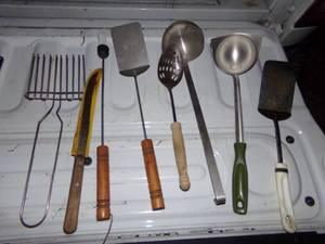 lot 160 image: More Kitchen Utensils and Fillet Knife