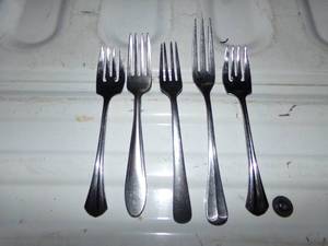 lot 237 image: Stainless Dinnerware Forks Brands Nobel Spartacus, Oneida Deluxe, & Northland