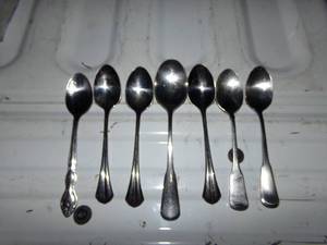 lot 238 image: Stainless Dinnerware Spoons Brands Oneida Deluxe & Imperial Stainless