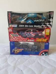 lot 22 image: Selection of 124 Nascar cars - Earnhardt, Martin, and National Guard
