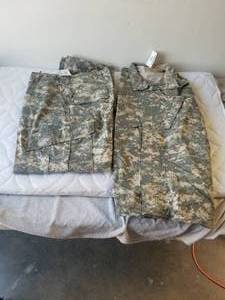 lot 25 image: Camo shirt and camo pants - size Large - issued and never worn with tags