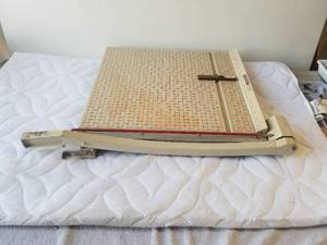 lot 30 image: Boston paper cutter